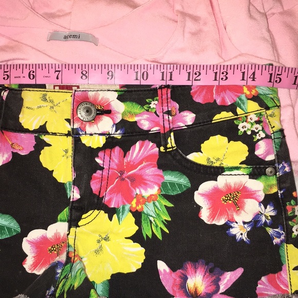 Tops and shorts - Picture 8 of 8